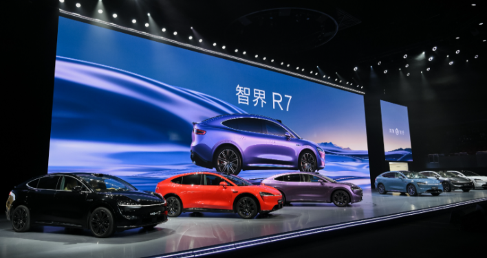 鸿蒙智行智界R7车型上市：新款24. 98万起，入门即满配