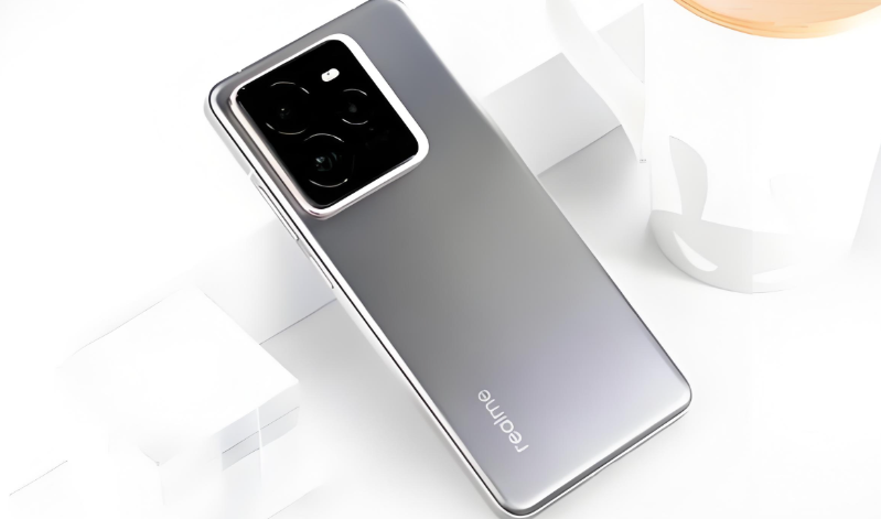 真我GT8 Pro外观被指&quot;花里胡哨&quot;，真我CMO回应网友质疑