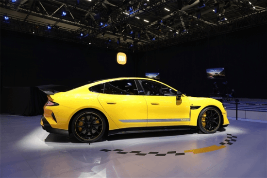 小米SU7 Ultra“降價(jià)30萬(wàn)”，雷軍：讓喜歡的人買得起